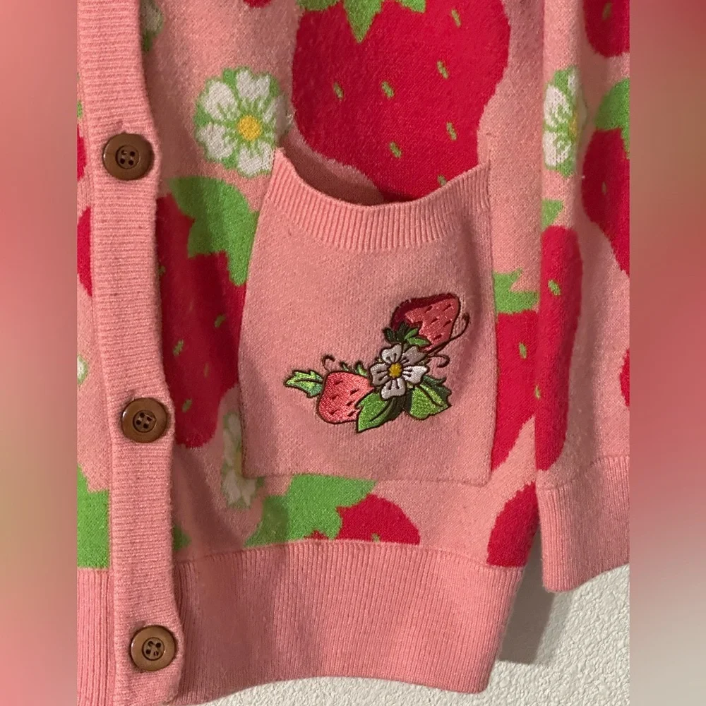 Boxlunch Strawberry Shortcake Allover Strawberry Print Cardigan Women Pockets XL